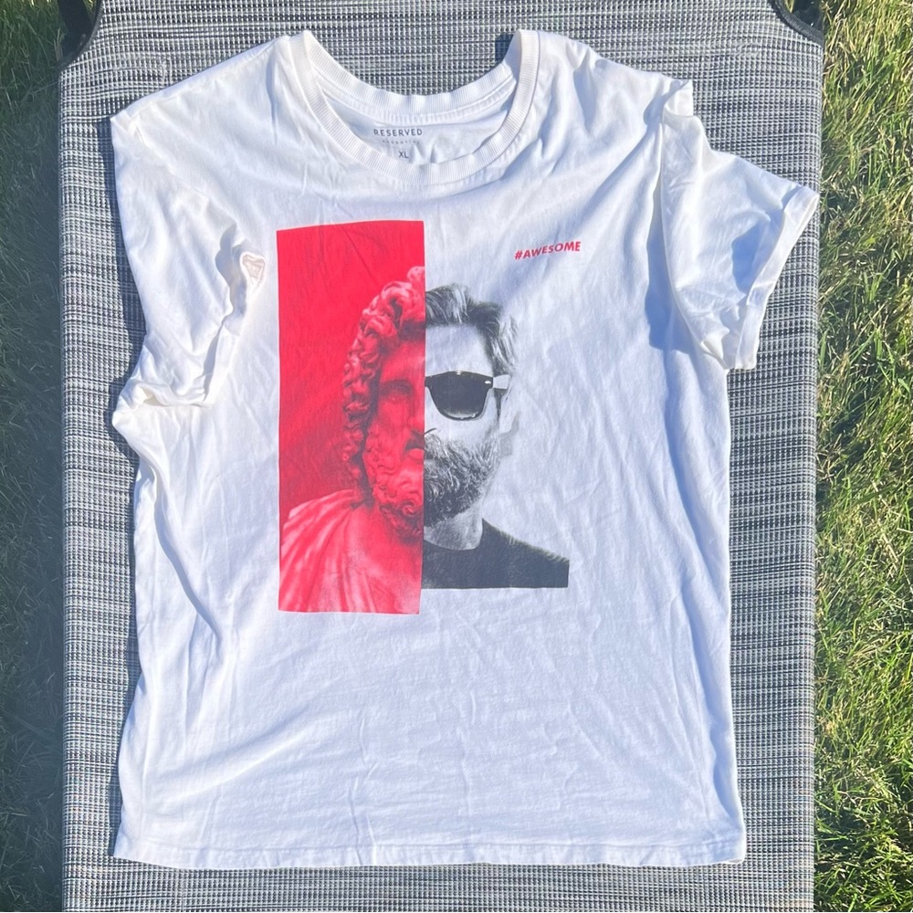 Graphic Rolled Sleeved Tee White Size XL Good Condition